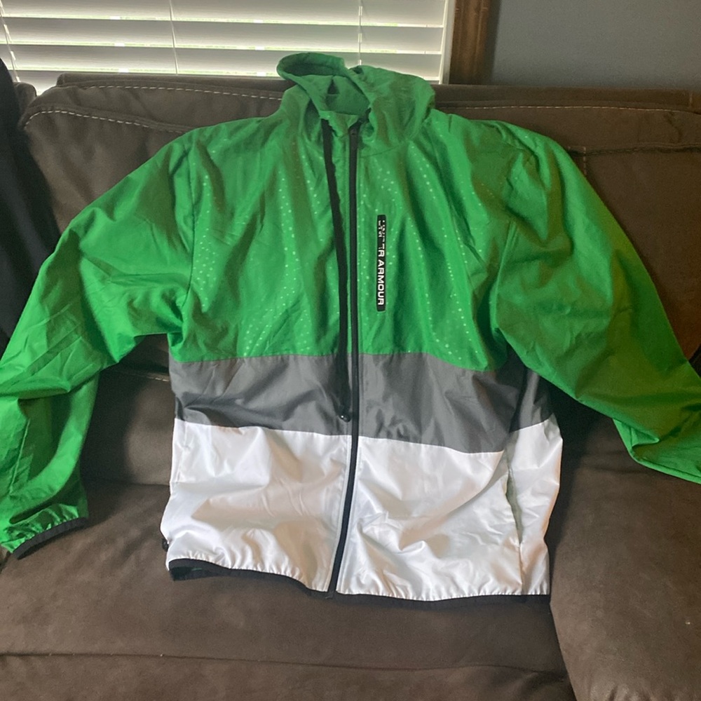 UA all season gear Green and white XL zip up jacket with hood and pockets